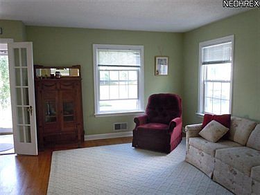 3rd image of 146 Stanford Ave