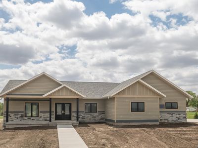405 9th St NE, Orange City, IA, 51041