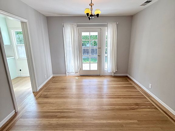 5th image of 1128 Dufferin Ave
