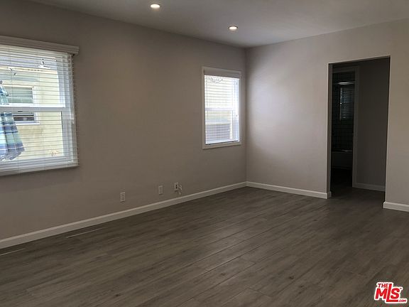 4th image of 1428 Ocean Park Blvd #1502-1/2