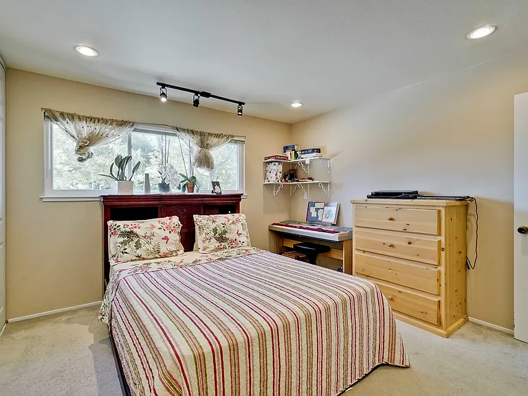 22671 Queens Oak Ct — Photo 20