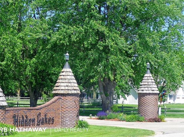 213 Lakeside Dr, Grand Island, NE 68801