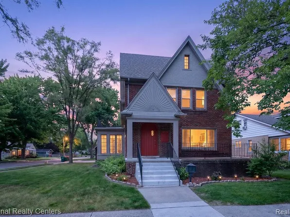15105 Maplewood Ave, Eastpointe, MI 48021