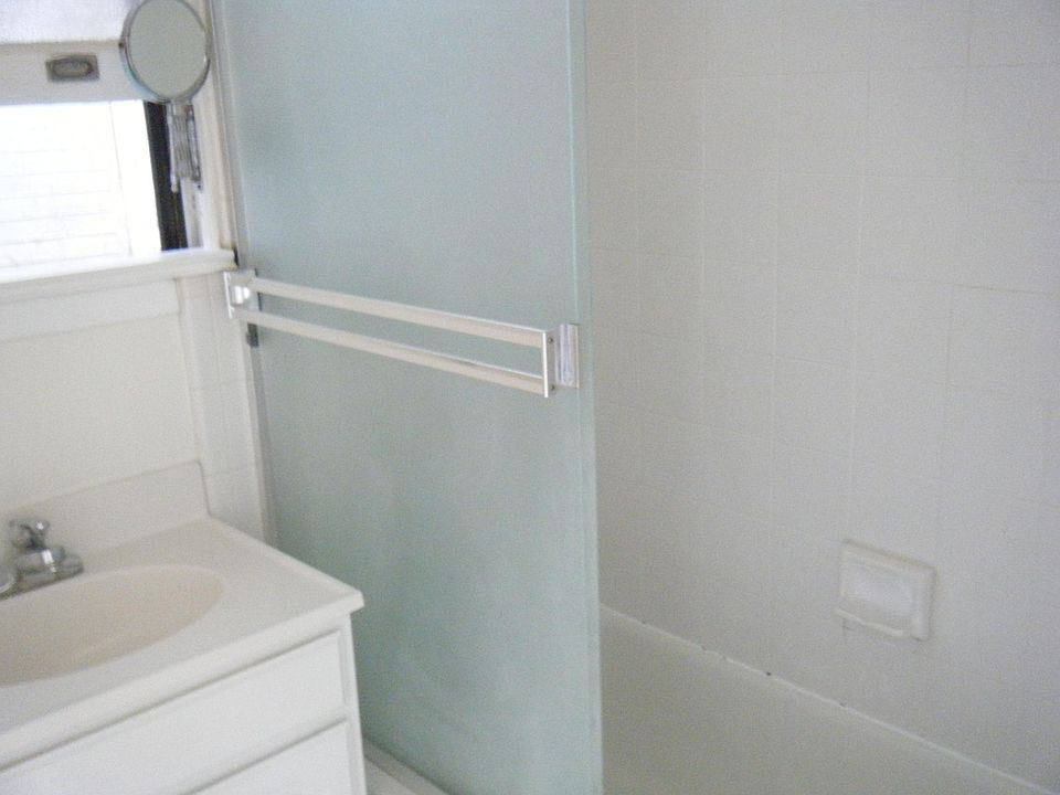 2nd image of 1009 B St #5
