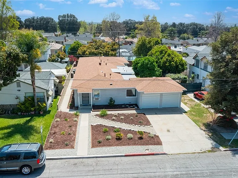 13528 E Russell St — Photo 2