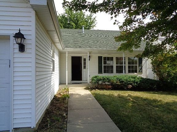 3rd image of 1712 Foxfield Dr