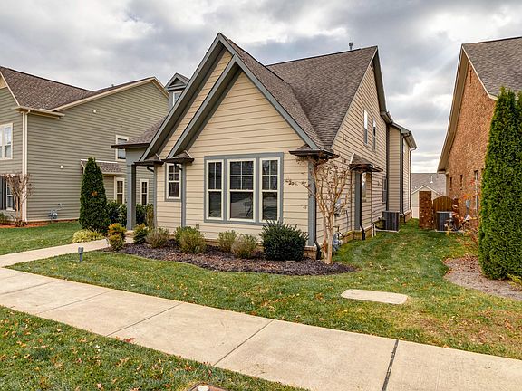3rd image of 2848 Americus Dr