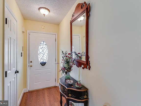 3rd image of 327 Nicholas Ct