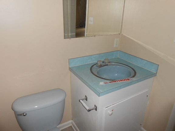 3rd image of 207 White Cir