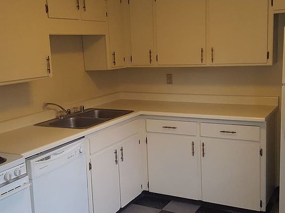 3rd image of 7505 Pennsylvania Ln NE APT A