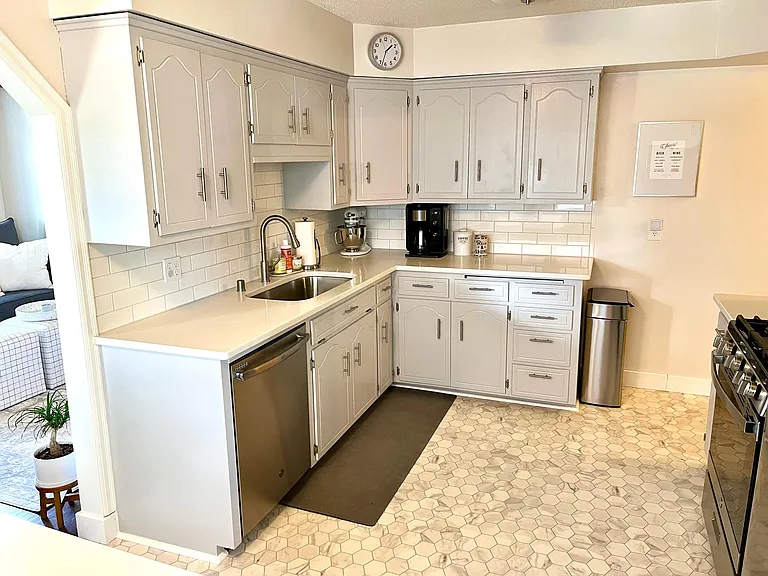 1821 Johnson St NE — Photo 3