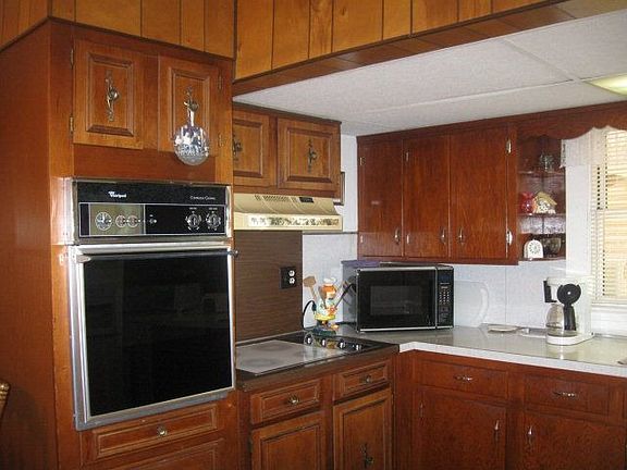 3rd image of 104 N Center St