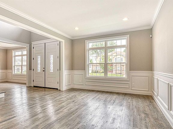 3rd image of 869 Fairfield Avenue