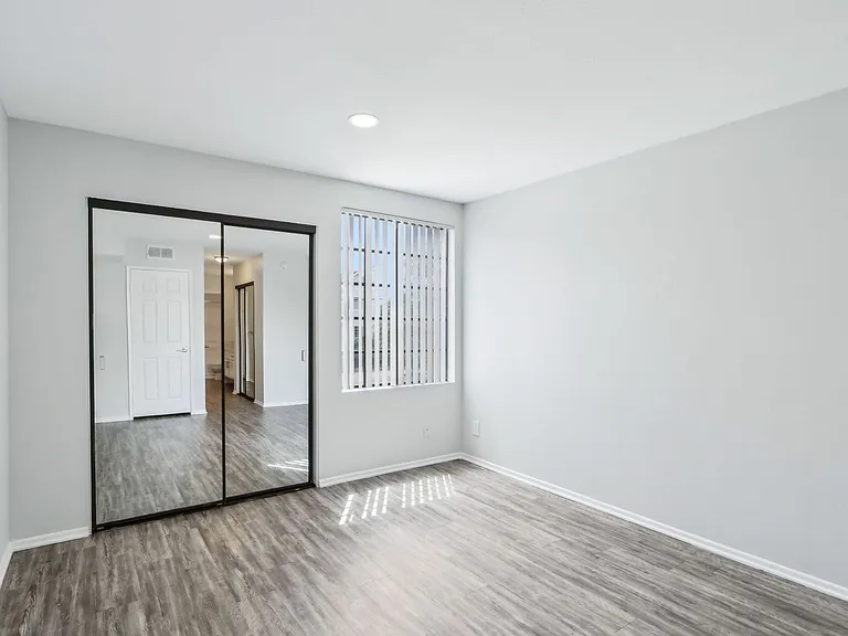 5235 Kester Ave — Photo 14