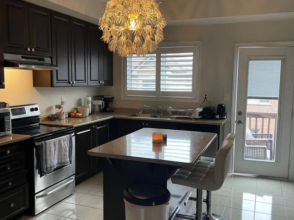 32 Aspen Hills Rd #4, Brampton, ON L6Y 6E4