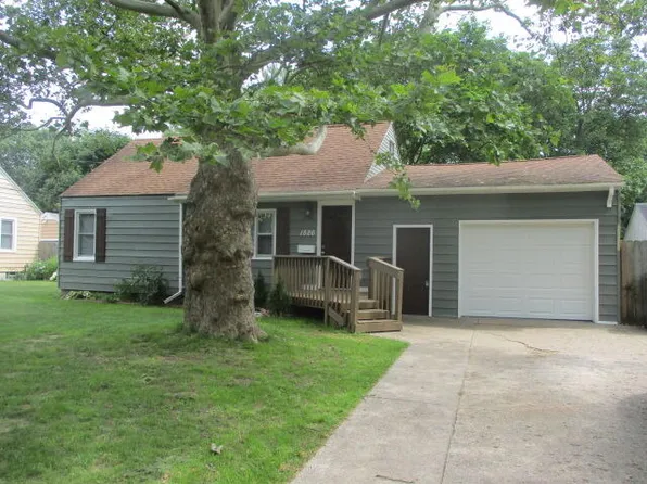 1826 32nd St SW, Wyoming, MI 49519