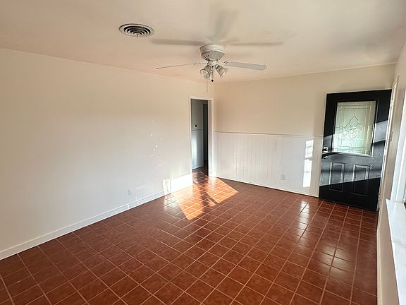 3rd image of 510 Lake Drive