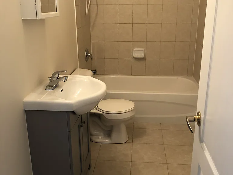 27 Nassau St #2 — Photo 12