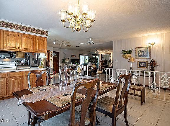 5th image of 433 Melissa Dr