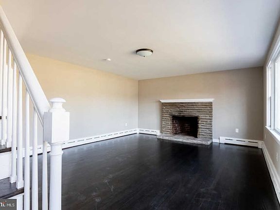 2nd image of 384 Norton Ave