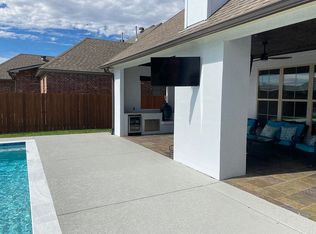 203 Cascade Palm Ct, Youngsville, LA 70592