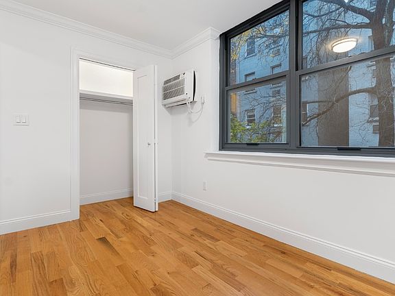 4th image of 210 E 22nd St APT 2A