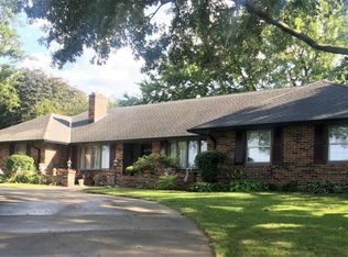 162 N Sunset Dr, Maryville, MO 64468