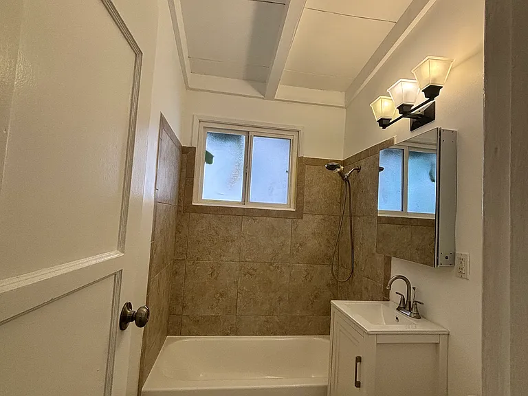 2218 Carnegie Ln #D — Photo 7
