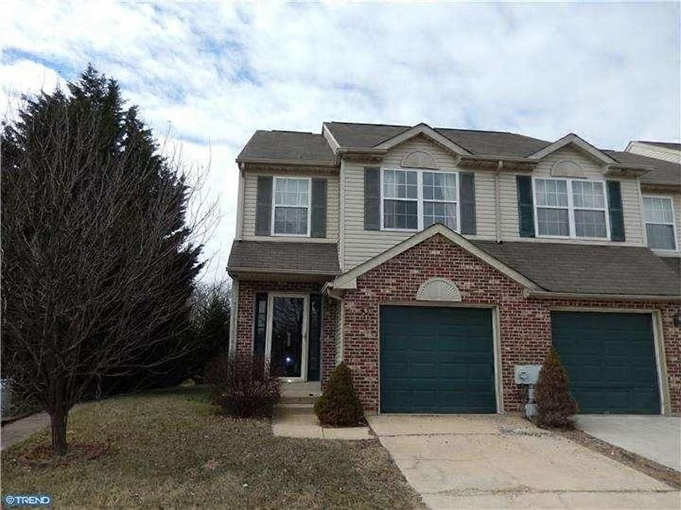 1st image of 20 Woodcrest Ct