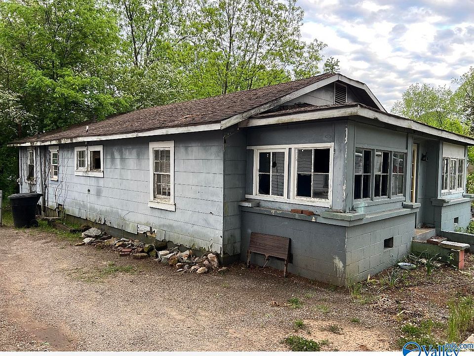 2nd image of 1610 Main St