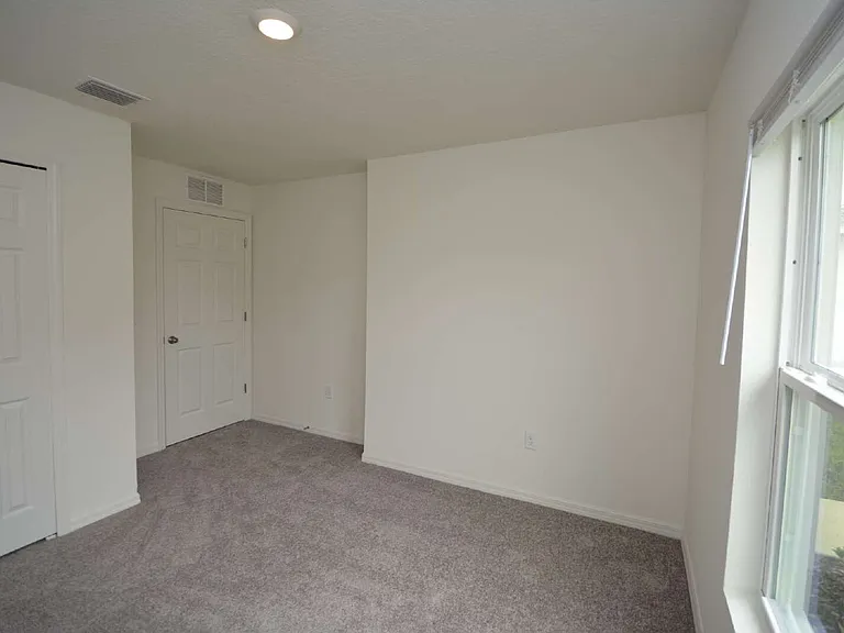 38 Baltimore Ln — Photo 12