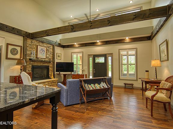 11th image of 279 Crouch Branch Ln