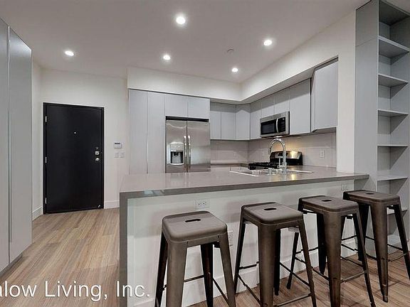 5th image of 1516 Colby Ave #105