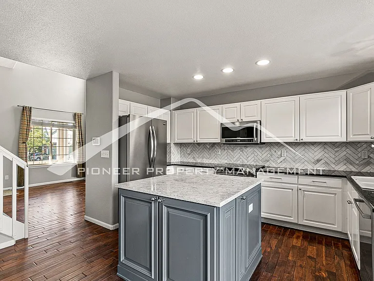 3160 E Yarrow Cir — Photo 3