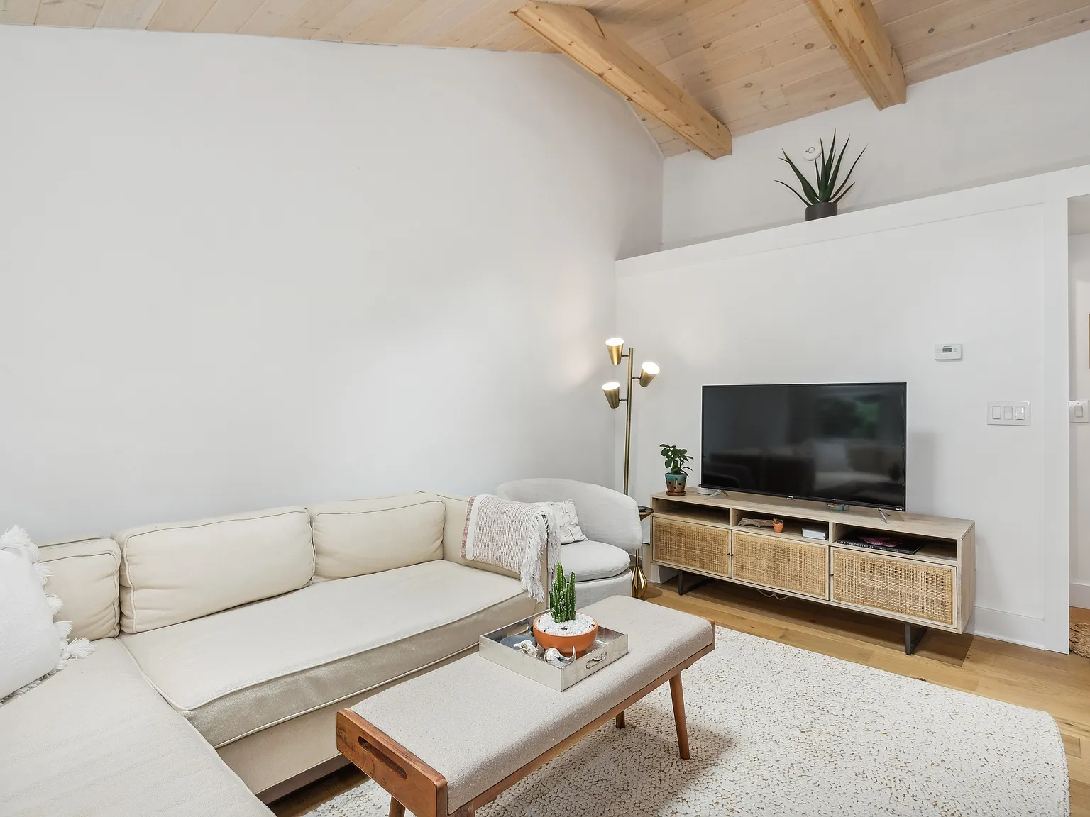 All New Hamptons Bays Two Bedroom Cottage — Photo 4