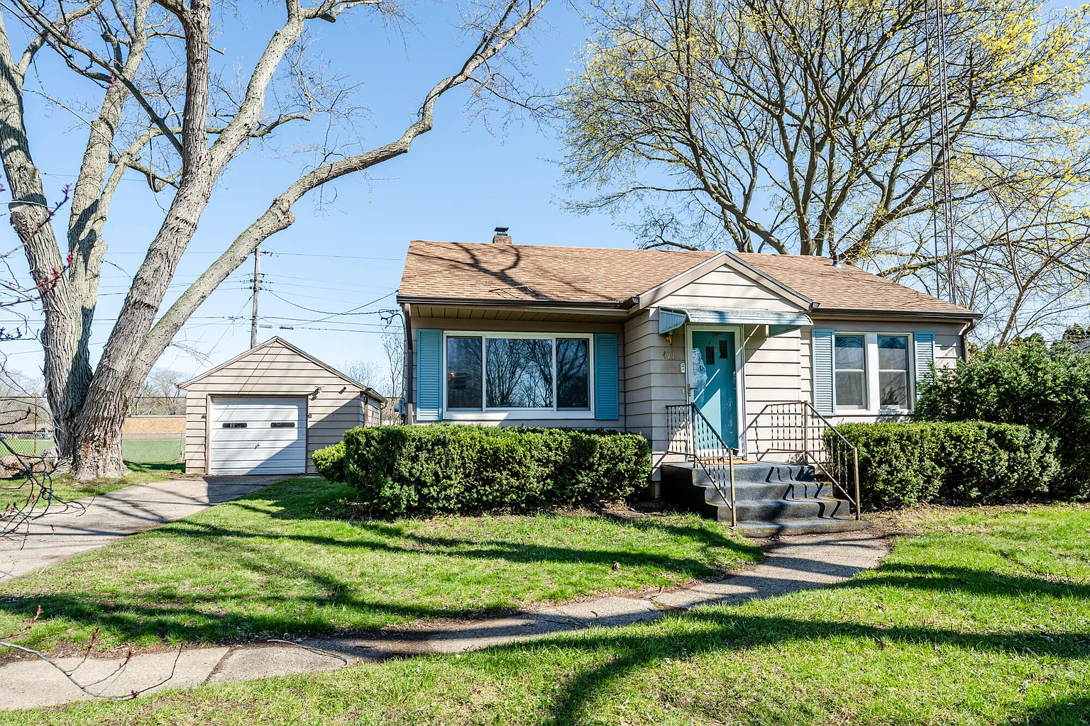 471 Dale Ave photo 1