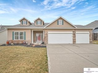 5703 N 151st St, Omaha, NE 68116