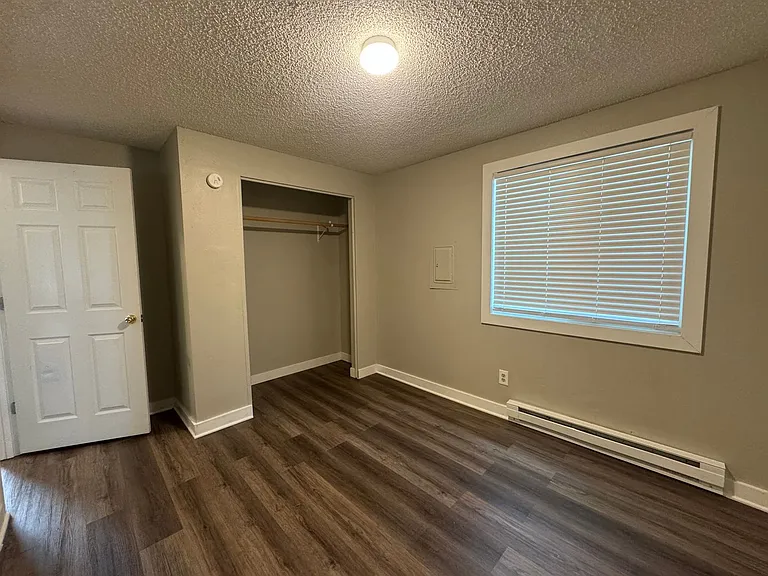 Cozy 2bd/1ba North West Apartment | On-Site Laundry | Pet Friendly | Off-Street Parking | Avail U... — Photo 21