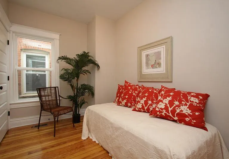 Front bedroom incl small closet