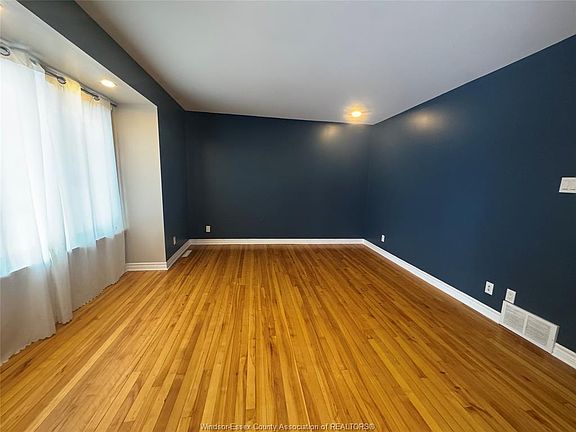 2nd image of 1484 Francois Rd