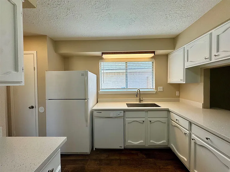 9831 Shell Rock Rd — Photo 12