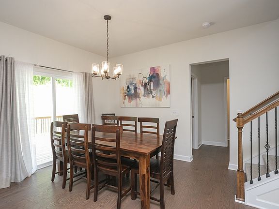 5th image of 264 Blackpool Dr