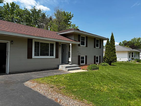 Front view of the house.