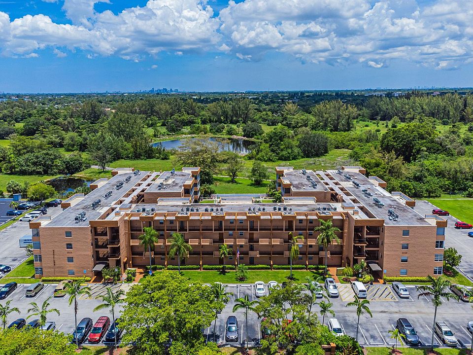 1st image of 3050 E Sunrise Lakes Drive #409