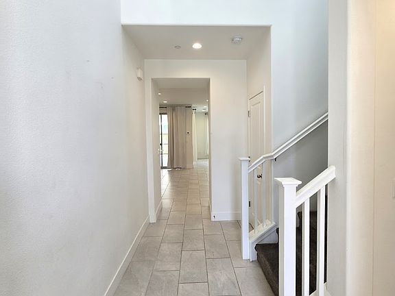 3rd image of 4324 Vineyard Dr