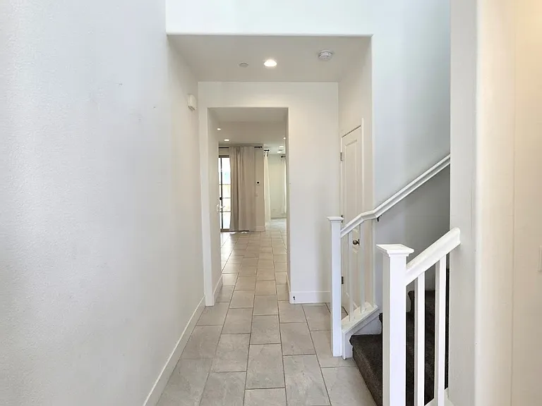 4324 Vineyard Dr — Photo 3
