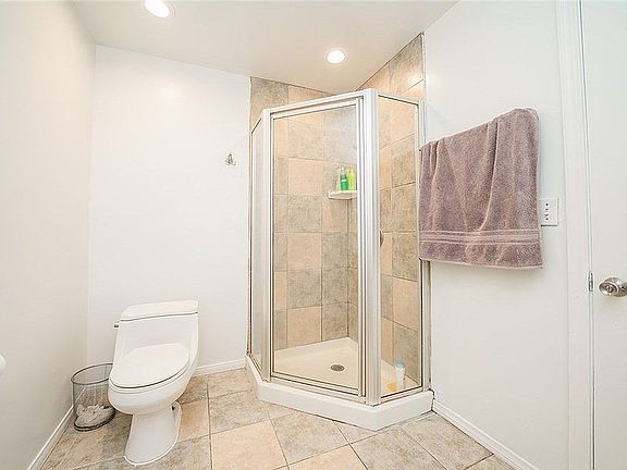 3rd image of 13830 Arlee Ave