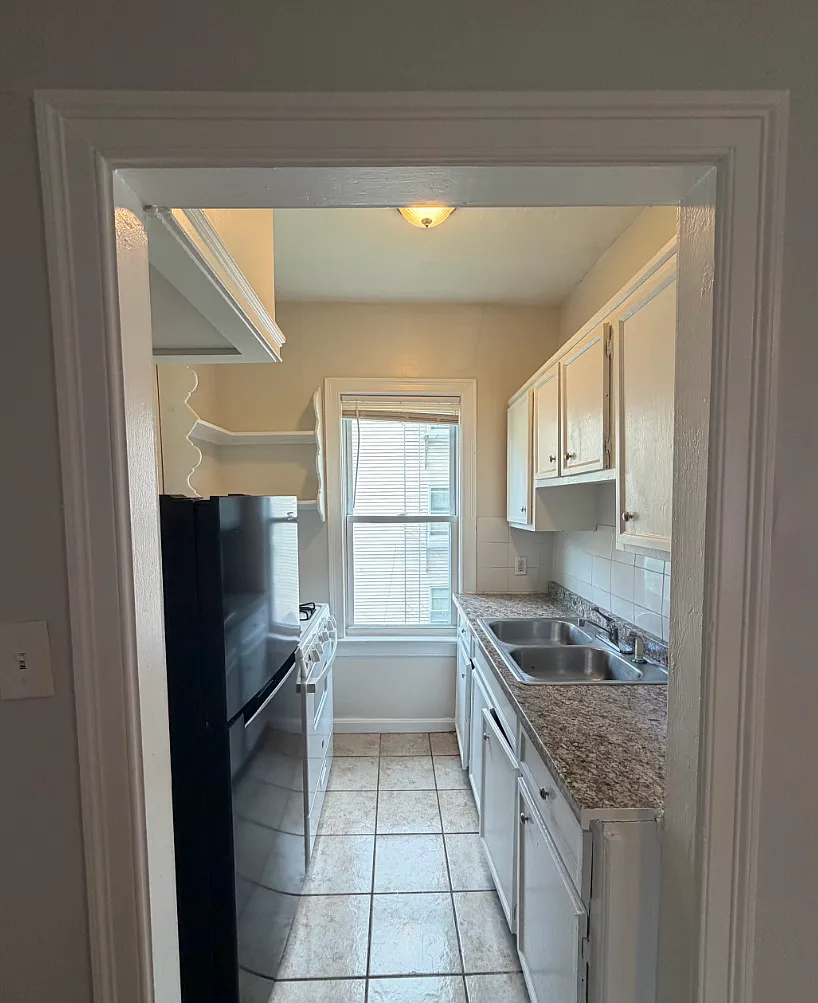 255 Fountain St, Unit 2 Fall River, MA 3 Bedrooms 1 Bathroom — Photo 2