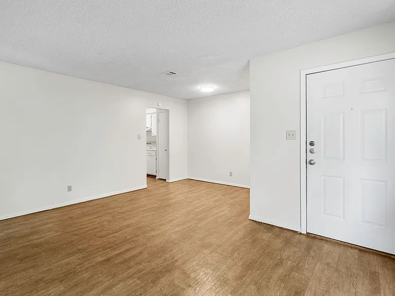 245 Craddock Ave #D — Photo 2