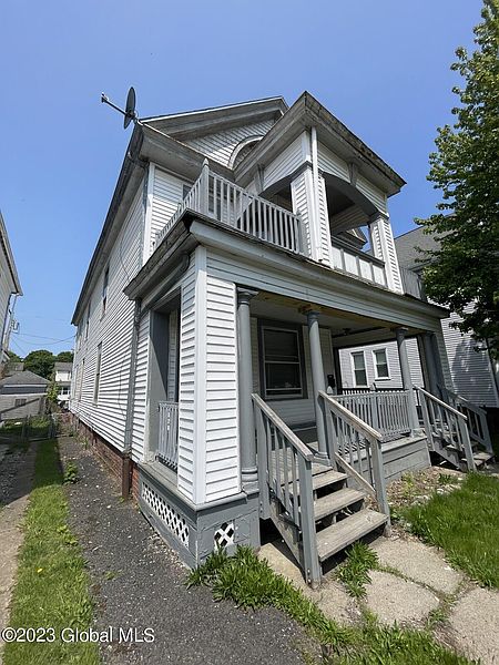 2nd image of 197 6th Avenue